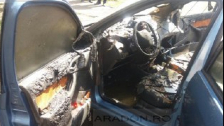 Autoturism în flăcări, în Arad