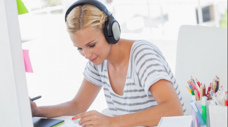 Ce se întâmplă cu creierul tău atunci când asculți muzică la locul de muncă
