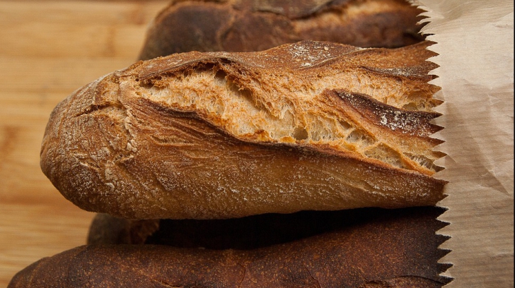Adevăratul motiv pentru care magazinele vând pâinea proaspătă în pungi de hârtie maro