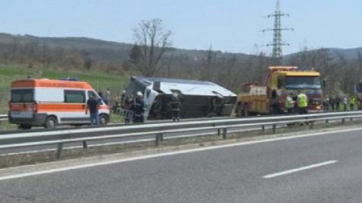 Accident groaznic pe autostradă în Bulgaria: 10 oameni au murit, 20 de răniți