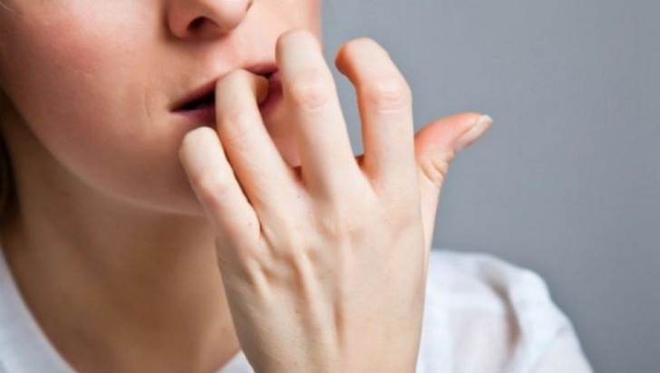 De ce unii oameni își rod unghiile? Psihologii au un verdict şocant