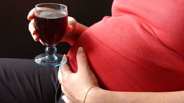 Poţi consuma alcool în timpul sarcinii? Vezi dacă îi poţi face rău bebeluşului 