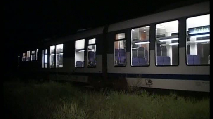 Un tren care circula pe ruta Timișoara-București Nord a rămas blocat pe un pod aproape trei ore