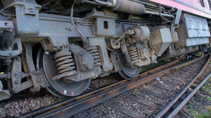 Accident feroviar - cel puţin zece persoane au fost rănite după ce un tren a deraiat