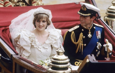 Casa Regală. Imagini-ŞOC cu Prinţesa Diana în rochie de mireasă, alături de Kate Middleton şi Meghan