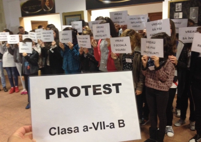 Premieră în România, şcoală sancţionată pentru discriminare