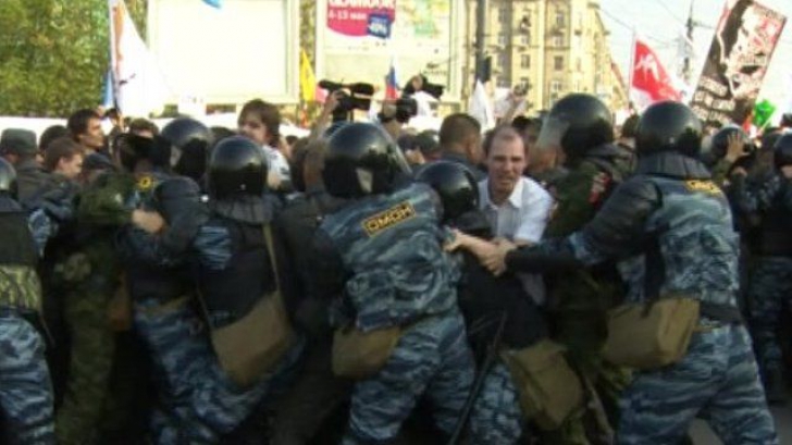 Reţineri masive, după un protest anti-Putin în Rusia. 1600 de oameni au fost ridicaţi de Poliţie 