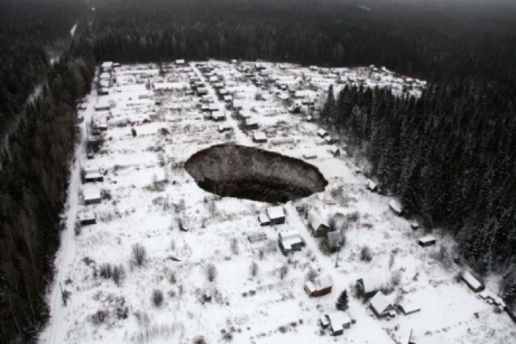 Cele mai ciudate cratere din Rusia, care fac loc unui atac extraterestru