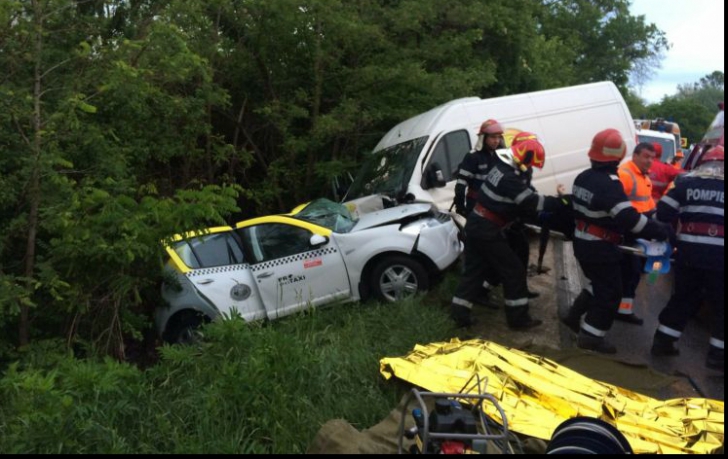 Grav accident între Vâlcea și Horezu! Doi morți și trei răniți