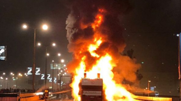Scene cumplite! Autocarul echipei Steaua Roșie Belgrad în flăcări