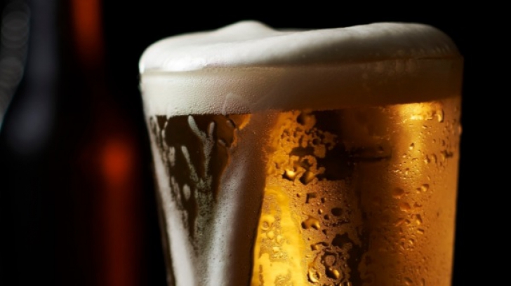 Consumul moderat de bere crește colesterolul bun. Care e numărul maxim de pahare
