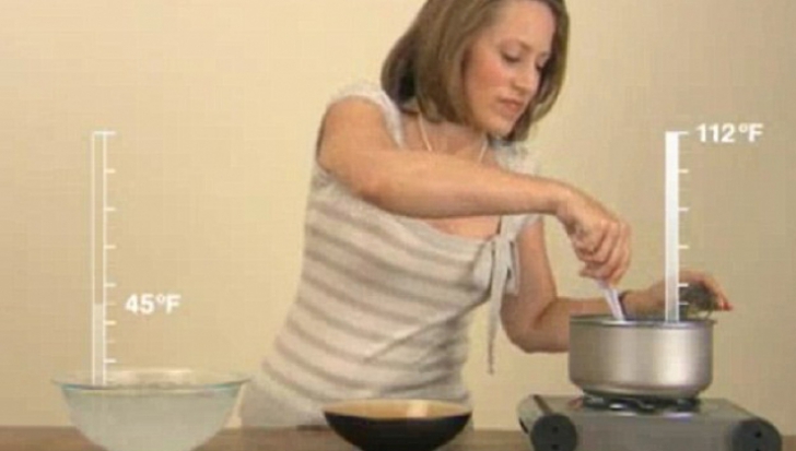 Truc incredibil: Cum să cureţi un cartof în două secunde, fără cuţit