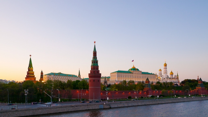 Kremlinul consideră că raportul britanic privind banii ruşi este dovada unei "isterii rusofobice"