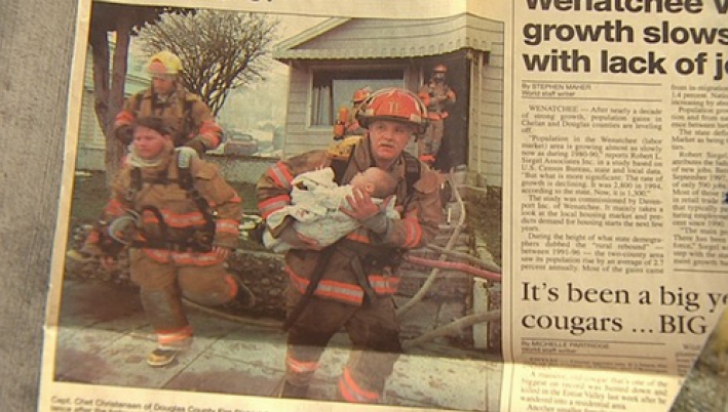 Acest pompier a scos din flăcări un bebeluş. După 17 ani, lucrurile au luat o turnură neaşteptată