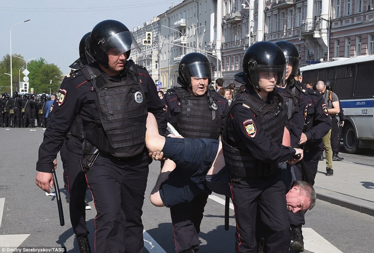 Alexei Navalny, liderul opoziției ruse, a fost arestat. Imagini incredibile!