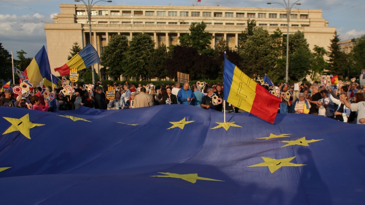 Protest uriaș în România. Mii de oameni au strigat: "Vrem Europa, nu dictatură!