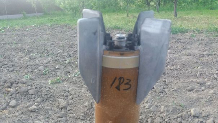 Autorități in alertă: o rachetă antigrindină a căzut întreagă într-o grădină