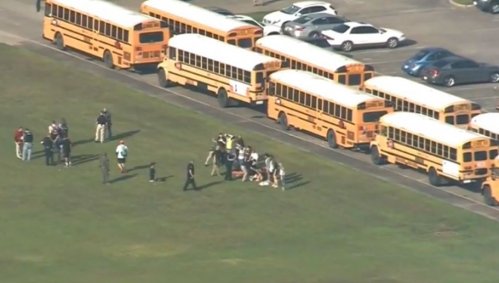 Atac armat într-un liceu din SUA: 10 morţi - 9 elevi şi un profesor (VIDEO) 