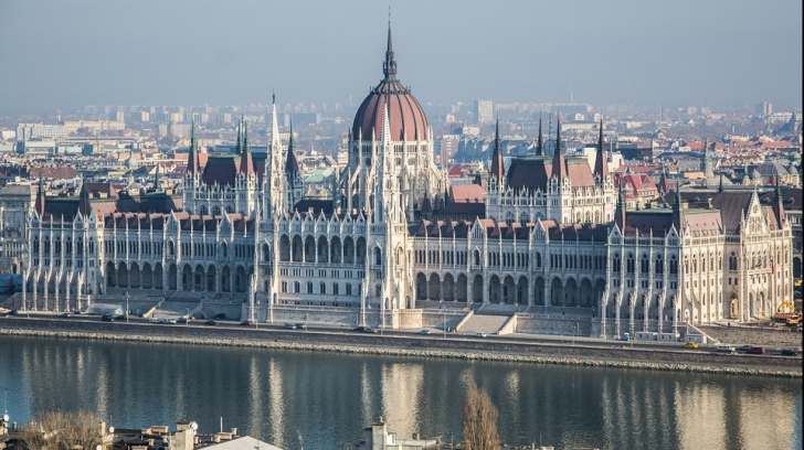 Ungaria: Pedeapsa cu închisoarea pentru ajutorul acordat imigranților ilegali (proiect)