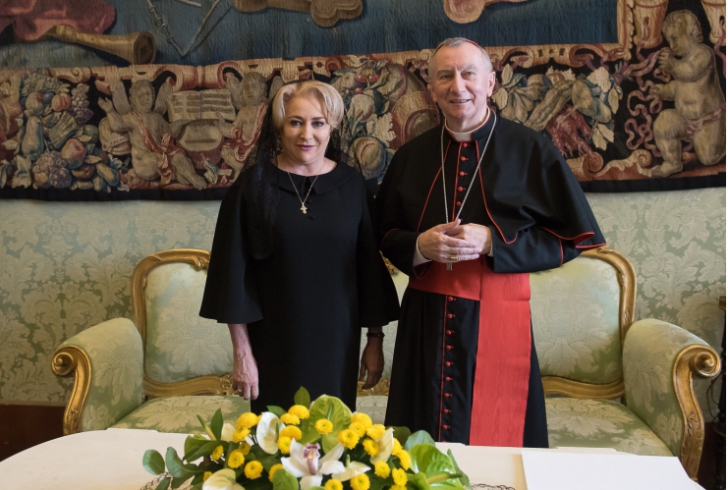 Viorica Dăncilă, ţinută specială la Vatican. Vezi cum s-a îmbrăcat Carmen Iohannis