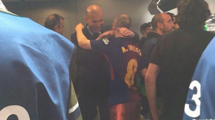 Barcelona-Real Madrid 2-2. Zidane s-a dus la vestiarul Barcelonei.Ce a făcut acolo i-a uluit pe toţi
