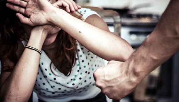 Modificări majore în combaterea violenței împotriva femeilor. România, obligată de UE să le implementeze