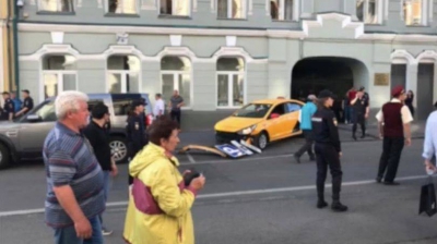 Alertă la CM 2018 din Rusia. Un taxi a intrat în mulțimea adunată la meciuri 