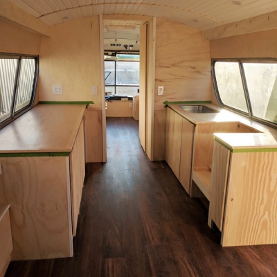 O femeie a transformat un autobuz într-o casă de lux. Imagini impresionante 