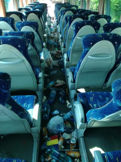 Imagini virale: Cum arată un autocar care a transportat susţinătorii PSD la miting