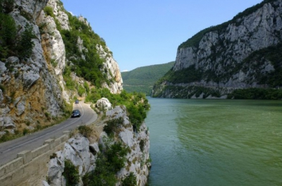 Singurul loc din România unde găseşti şi munte şi "mare". E de o frumuseţe rară!