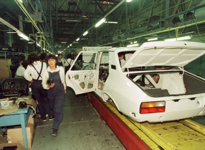 DACIA. Dacia Prototip ţinut în depozit. Maşini secrete de la Dacia, doar pentru privilegiaţi