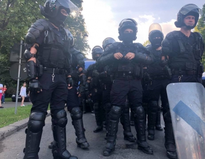 Protest în Piaţa Victoriei, cu mii de oameni. Jandarmii, intervenții cu gaze lacrimogene