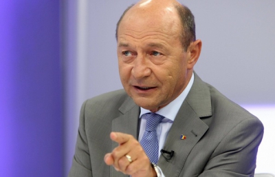 Băsescu: Dacă nu cade prin moţiune Guvernul, bine ar fi să-l daţi jos!