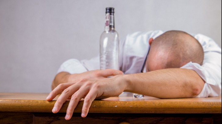 De ce ne revenim mai greu după consumul de alcool pe măsură ce îmbătrânim
