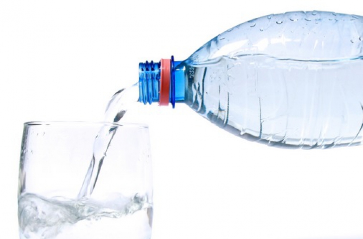 Ce se întâmplă în corpul tău dacă bei prea multă apă