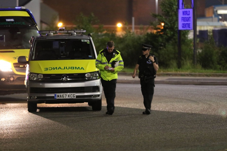 Cel puţin cinci oameni au fost răniți, după ce o mașină a intrat în mulțime în Manchester