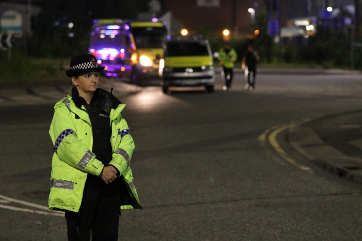 Cel puţin cinci oameni au fost răniți, după ce o mașină a intrat în mulțime în Manchester
