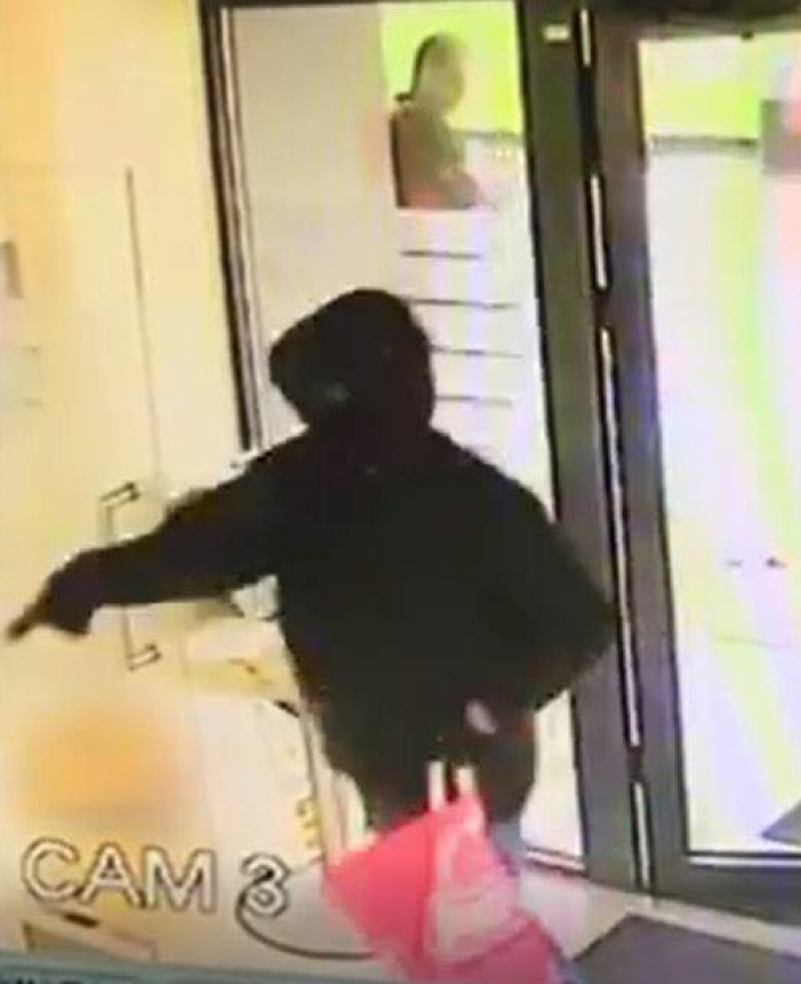 UPDATE; Jaf la o bancă din Cluj, au apărut imagini cu atacatorul (VIDEO)