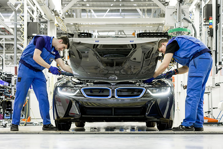 BMW. Noul BMW Seria 8, prins necamuflat. Gigantul bavarez reinventează maşinile. Gafă BMW