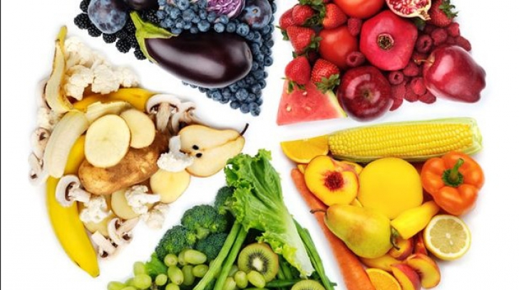 Cum să incluzi în alimentaţie fructe şi legume cât mai des. Tu ştii ce mănânci?