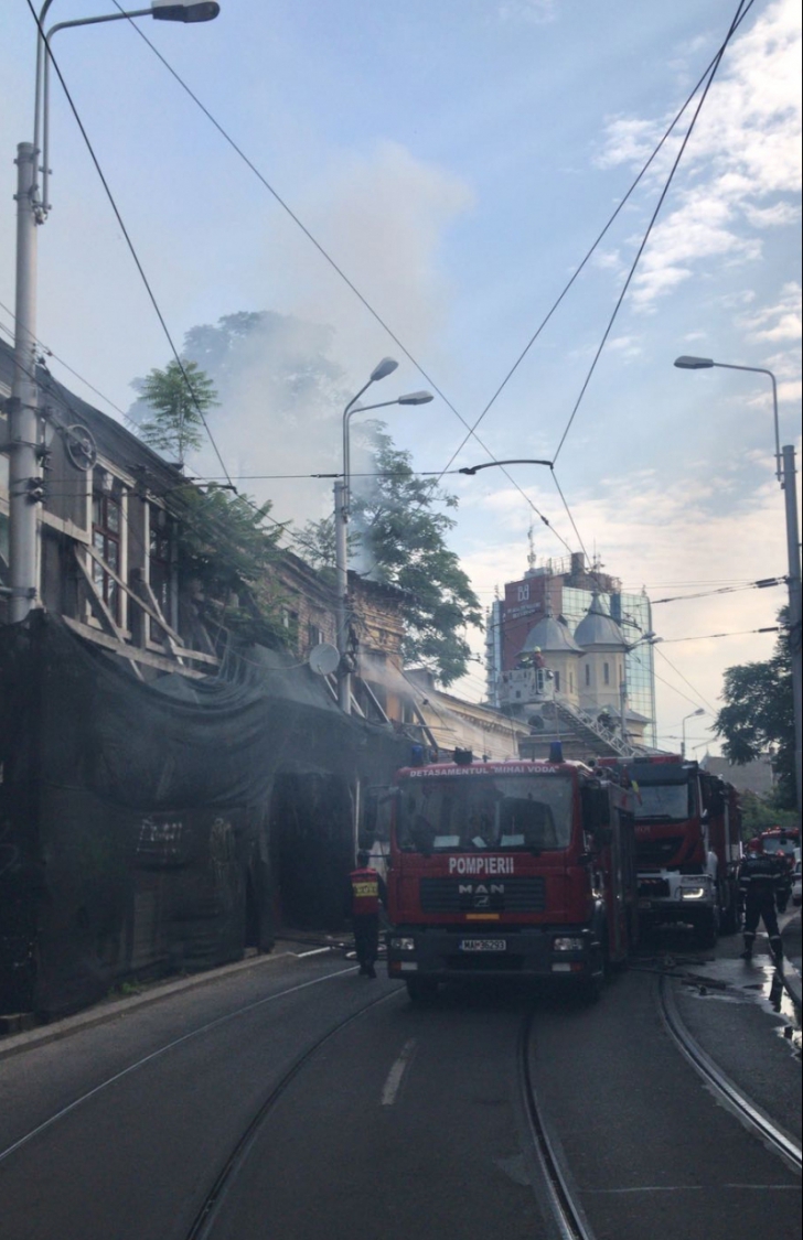 Incendiu în inima Bucureştiului, pe Calea Moşilor (VIDEO)