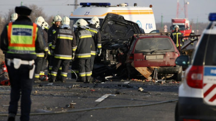 Zece răniţi într-un accident produs în Ungaria în care au fost implicate două vehicule din România