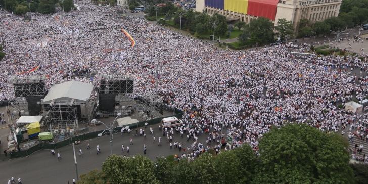 Sfârșit de miting PSD. Peste 100.000 de oameni au ascultat, fără interes, discursurile liderilor