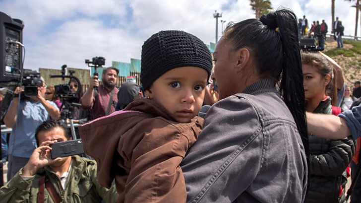 Administrația Trump mai face un pas înapoi în cazul migranților sosiți cu copii la graniță