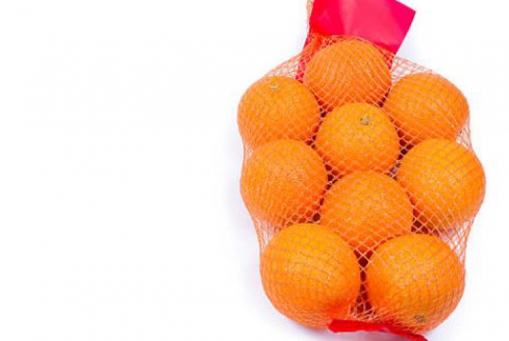 Motivul surprinzător pentru care portocalele se vând doar în plase roșii