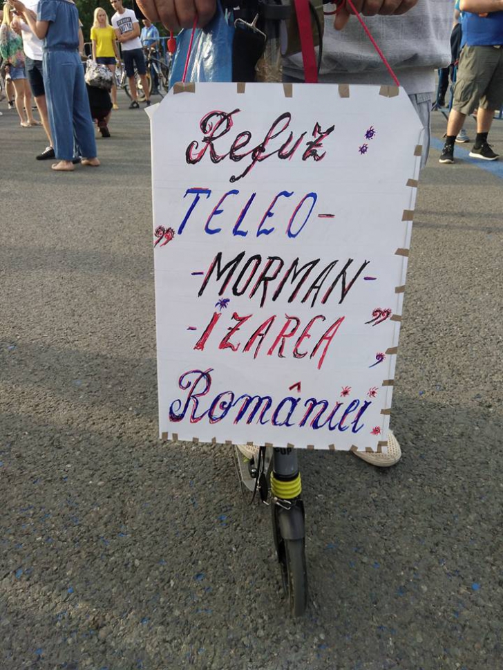 Protest REZIST, în Piaţa Victoriei. Peste 3.000 de oameni au scandat "Rezistăm, nu cedăm!"