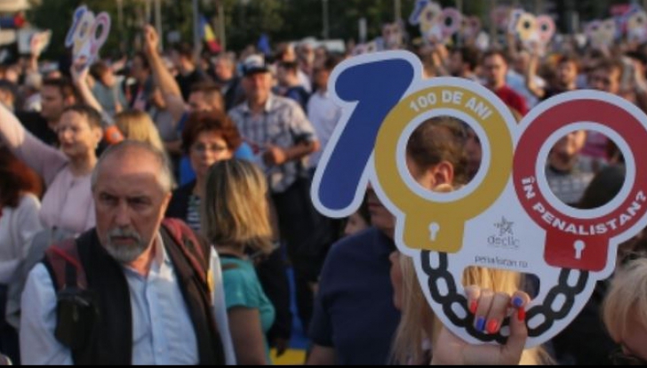 Proteste în Piața Victoriei şi în ţară. Românii apără democraţia în stradă: "România, trezeşte-te!"