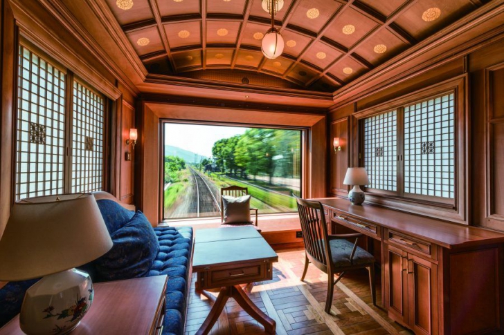 Imagini fabuloase cu cel mai luxos tren din Japonia 