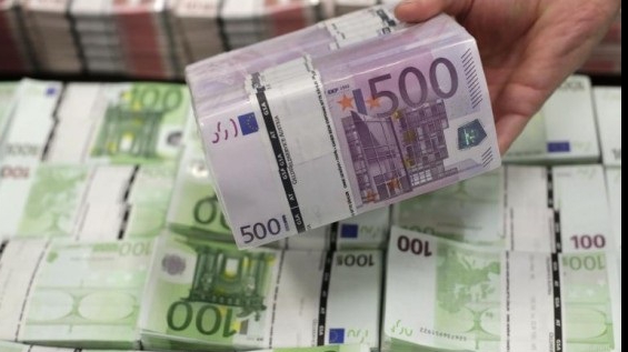 Uniunea Europeană a mai făcut un pas spre interzicerea plăților în numerar peste 10.000 de euro