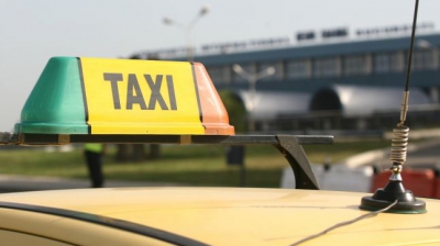 Razie de amploare la taximetriştii de pe l&acirc;ngă şase aeroporturi din ţară